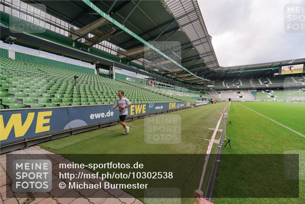 13.09.2026 - 21. swb-Marathon Bremen Michael Burmester http://msf.ph/oto/10302538 13.09.2026 12:30:11 Laufen im Stadion 314, 520, 547, 719, 858, 934, 959, 1168, 1214, 1357, 1453, 1639, 5212, 6485, 103, 206, 238, 322, 447, 841, 875, 968, 1187, 1352, 1840, 2032, 2044, 2143 meine-sportfotos.de