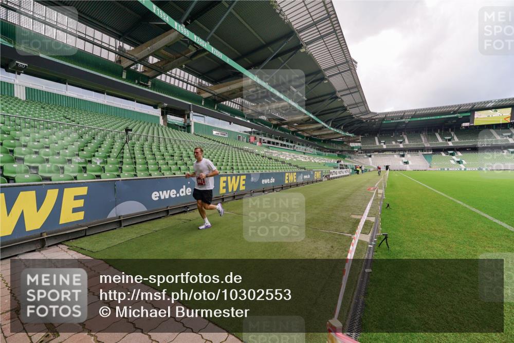 13.09.2026 - 21. swb-Marathon Bremen Michael Burmester http://msf.ph/oto/10302553 13.09.2026 12:30:43 Laufen im Stadion 314, 520, 547, 573, 1168, 1214, 1357, 1453, 1639, 4474, 5212, 6485, 6507, 8285, 103, 206, 238, 322, 420, 553, 574, 841, 875, 1161, 1256, 1352, 1525, 1724, 1917, 2032, 3662, 4264 meine-sportfotos.de
