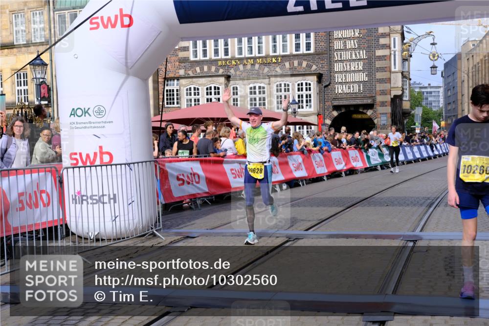13.09.2026 - 21. swb-Marathon Bremen Tim E. http://msf.ph/oto/10302560 13.09.2026 10:45:10 Ziel 10266, 10628, 10735, 11692, 11704, 12302, 12425 meine-sportfotos.de