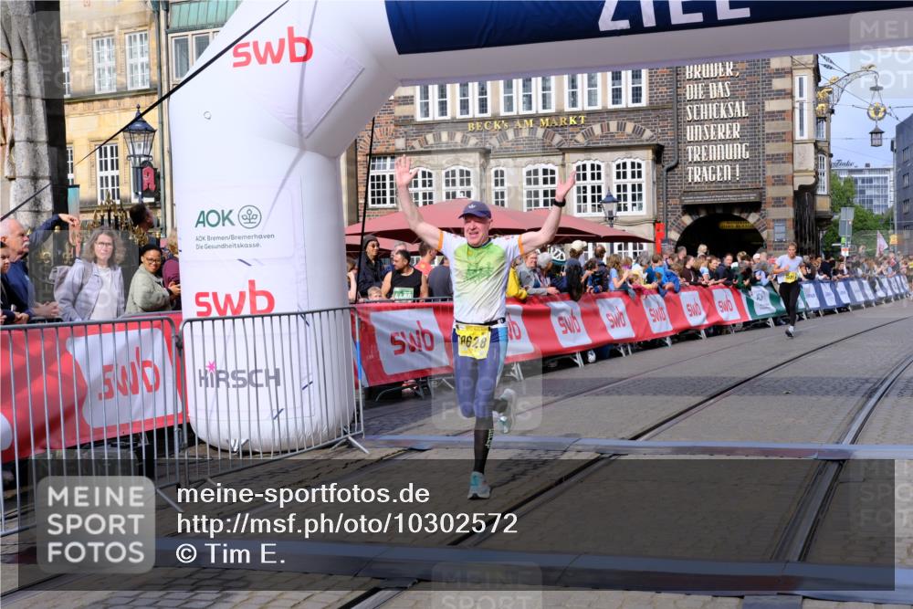 13.09.2026 - 21. swb-Marathon Bremen Tim E. http://msf.ph/oto/10302572 13.09.2026 10:45:10 Ziel 10266, 10628, 10735, 11692, 11704, 12302, 12425 meine-sportfotos.de