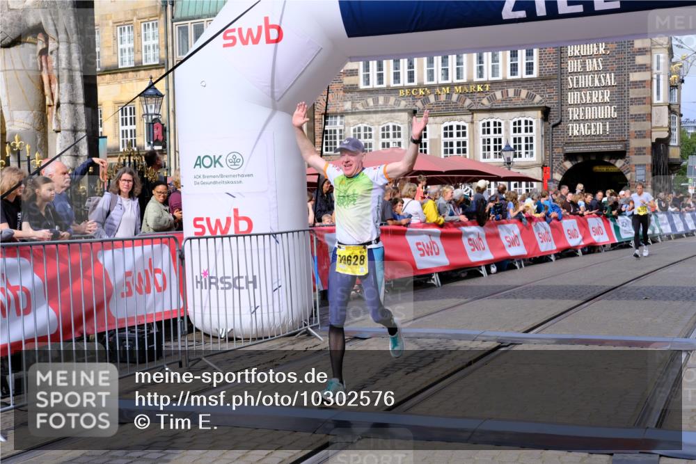 13.09.2026 - 21. swb-Marathon Bremen Tim E. http://msf.ph/oto/10302576 13.09.2026 10:45:10 Ziel 10266, 10628, 10735, 11692, 11704, 12302, 12425 meine-sportfotos.de