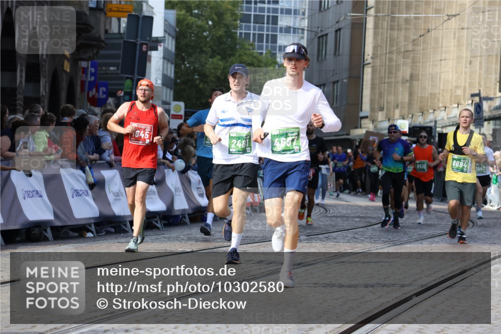 13.09.2026 - 21. swb-Marathon Bremen Strokosch-Dieckow http://msf.ph/oto/10302580 13.09.2026 13:22:28 Ziel 141, 148, 1601, 1645, 2051, 2499, 3021, 3652, 5193, 6621, 7625, 7917, 8452, 8574, 8924, 9599, 9839, 388, 2402, 2481, 2771, 2806, 4483, 4697, 6891, 7586, 8547, 8551, 8694, 9090, 9510 meine-sportfotos.de