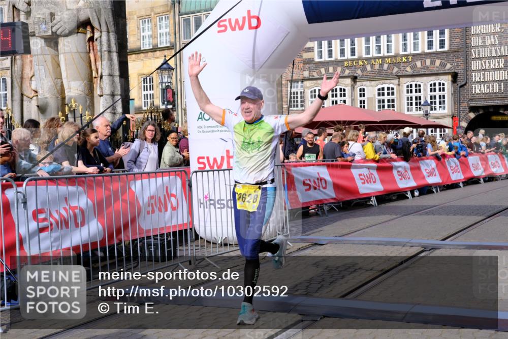 13.09.2026 - 21. swb-Marathon Bremen Tim E. http://msf.ph/oto/10302592 13.09.2026 10:45:11 Ziel 10266, 10628, 10735, 11692, 11704, 12302, 12425 meine-sportfotos.de