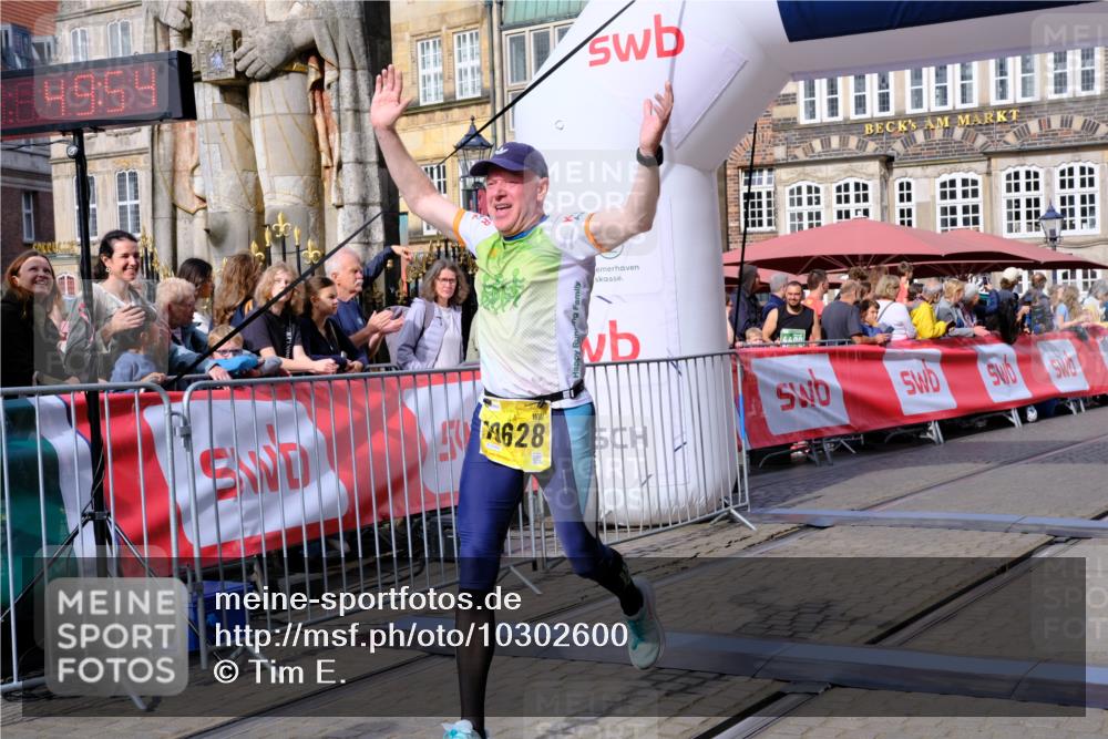 13.09.2026 - 21. swb-Marathon Bremen Tim E. http://msf.ph/oto/10302600 13.09.2026 10:45:11 Ziel 10266, 10628, 10735, 11692, 11704, 12302, 12425 meine-sportfotos.de