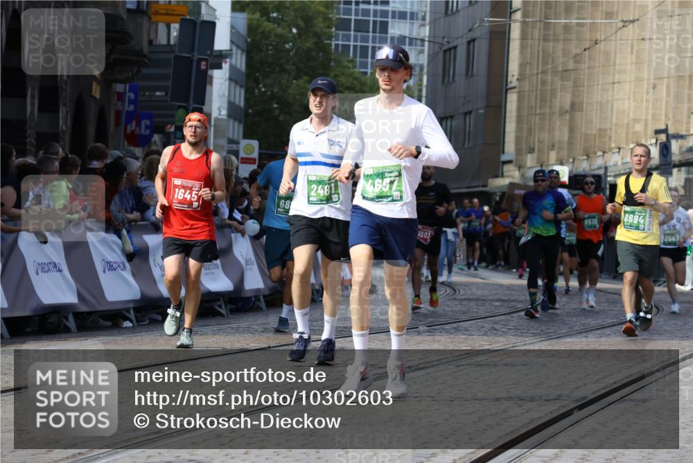 13.09.2026 - 21. swb-Marathon Bremen Strokosch-Dieckow http://msf.ph/oto/10302603 13.09.2026 13:22:28 Ziel 141, 148, 1601, 1645, 2051, 2499, 3021, 3652, 5193, 6621, 7625, 7917, 8452, 8574, 8924, 9599, 9839, 388, 2402, 2481, 2771, 2806, 4483, 4697, 6891, 7586, 8547, 8551, 8694, 9090, 9510 meine-sportfotos.de
