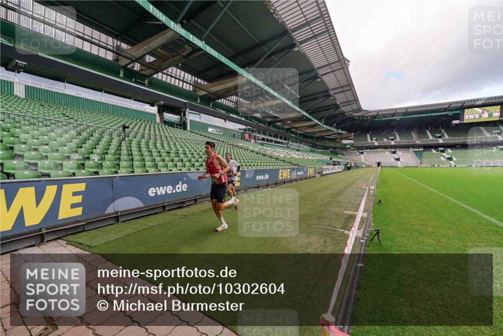 13.09.2026 - 21. swb-Marathon Bremen Michael Burmester http://msf.ph/oto/10302604 13.09.2026 12:32:43 Laufen im Stadion 417, 482, 573, 668, 943, 1020, 1126, 1507, 1606, 1629, 2100, 6507, 7741, 8044, 314, 358, 520, 547, 649, 719, 858, 934, 959, 1253, 1391, 1428, 1525, 1783 meine-sportfotos.de