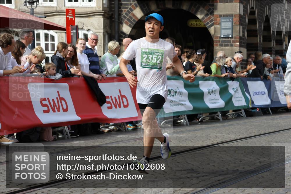 13.09.2026 - 21. swb-Marathon Bremen Strokosch-Dieckow http://msf.ph/oto/10302608 13.09.2026 12:53:31 Ziel 2585, 2670, 7650, 8081, 272, 1089, 1168, 1606, 3606 meine-sportfotos.de