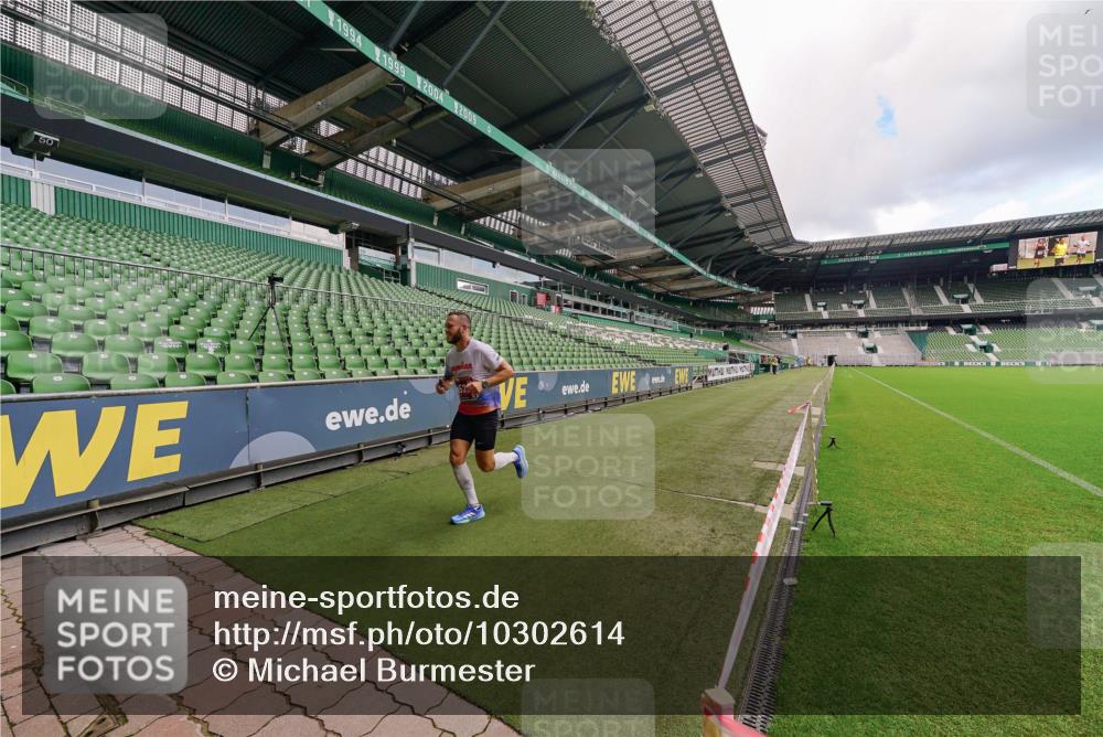 13.09.2026 - 21. swb-Marathon Bremen Michael Burmester http://msf.ph/oto/10302614 13.09.2026 12:33:39 Laufen im Stadion 299, 482, 525, 919, 1212, 1606, 1629, 2072, 5428, 7741, 314, 520, 547, 858, 934, 1168, 1214, 1357, 1453, 1639, 5212, 6485 meine-sportfotos.de