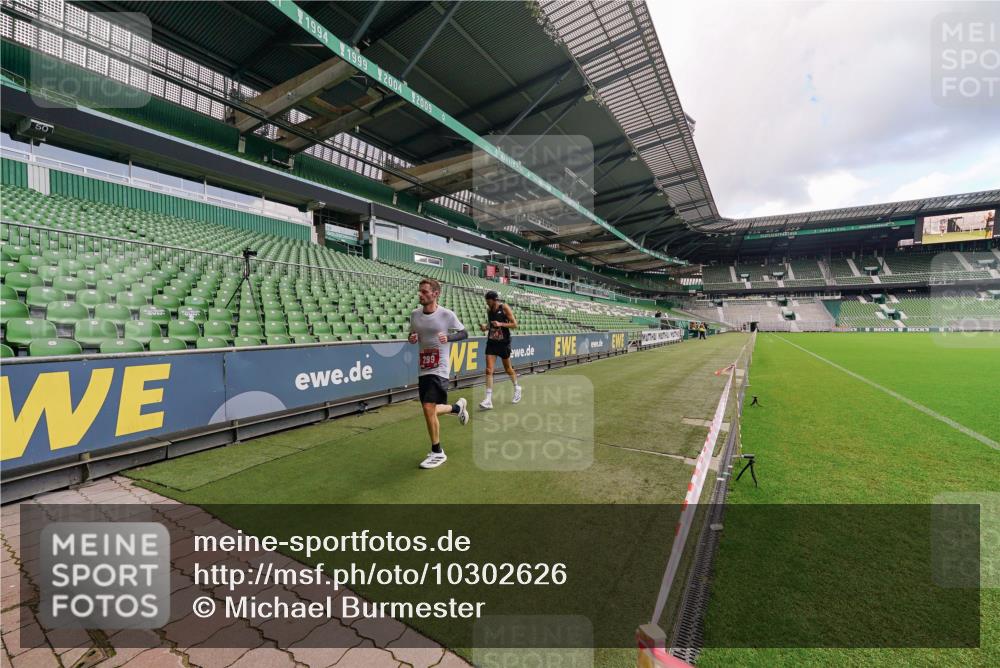 13.09.2026 - 21. swb-Marathon Bremen Michael Burmester http://msf.ph/oto/10302626 13.09.2026 12:34:04 Laufen im Stadion 250, 272, 299, 525, 919, 1089, 1212, 1606, 2072, 5428, 7741, 314, 573, 1168, 1214, 1357, 1453, 1639, 4474, 5212, 6485, 6507, 8285 meine-sportfotos.de