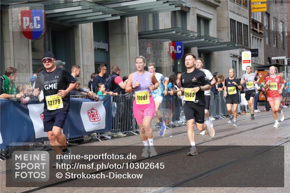 13.09.2026 - 21. swb-Marathon Bremen Strokosch-Dieckow http://msf.ph/oto/10302645 13.09.2026 10:50:44 Ziel 10200, 10471, 10515, 10537, 10808, 11076, 11087, 11170, 11339, 11537, 11625, 11626, 11801, 12004, 12133, 12179, 12303, 12351, 12407, 12552, 12560, 10233, 10267, 10525, 10764, 10840, 11076, 11220, 11276, 11622, 11664, 11680, 11742, 11753, 11774, 11961, 12052, 12070, 12078, 12309, 12447, 12488, 13544 meine-sportfotos.de