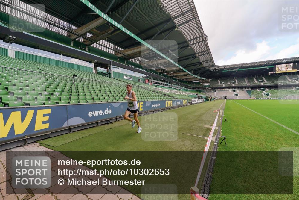 13.09.2026 - 21. swb-Marathon Bremen Michael Burmester http://msf.ph/oto/10302653 13.09.2026 12:35:10 Laufen im Stadion 250, 272, 299, 919, 1089, 1212, 1550, 1875, 2072, 4232, 7692, 417, 482, 573, 668, 943, 1020, 1126, 1357, 1507, 1639, 2100, 4474, 5212, 6485, 6507, 8044, 8285 meine-sportfotos.de