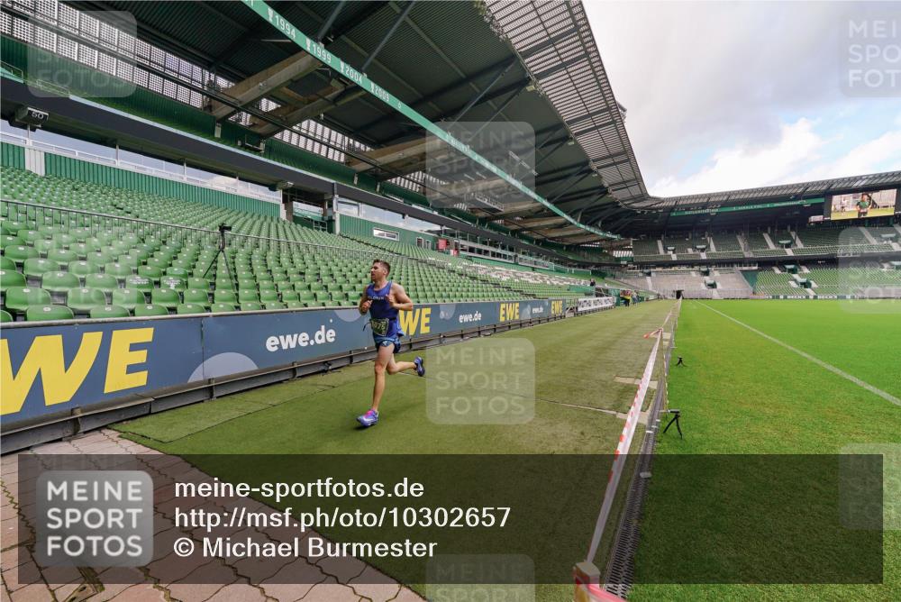 13.09.2026 - 21. swb-Marathon Bremen Michael Burmester http://msf.ph/oto/10302657 13.09.2026 12:35:20 Laufen im Stadion 250, 272, 299, 919, 1089, 1550, 1875, 1993, 4232, 7692, 13033, 417, 482, 573, 668, 943, 1020, 1126, 1357, 1507, 1606, 1629, 1639, 2100, 4474, 6507, 8044, 8285 meine-sportfotos.de
