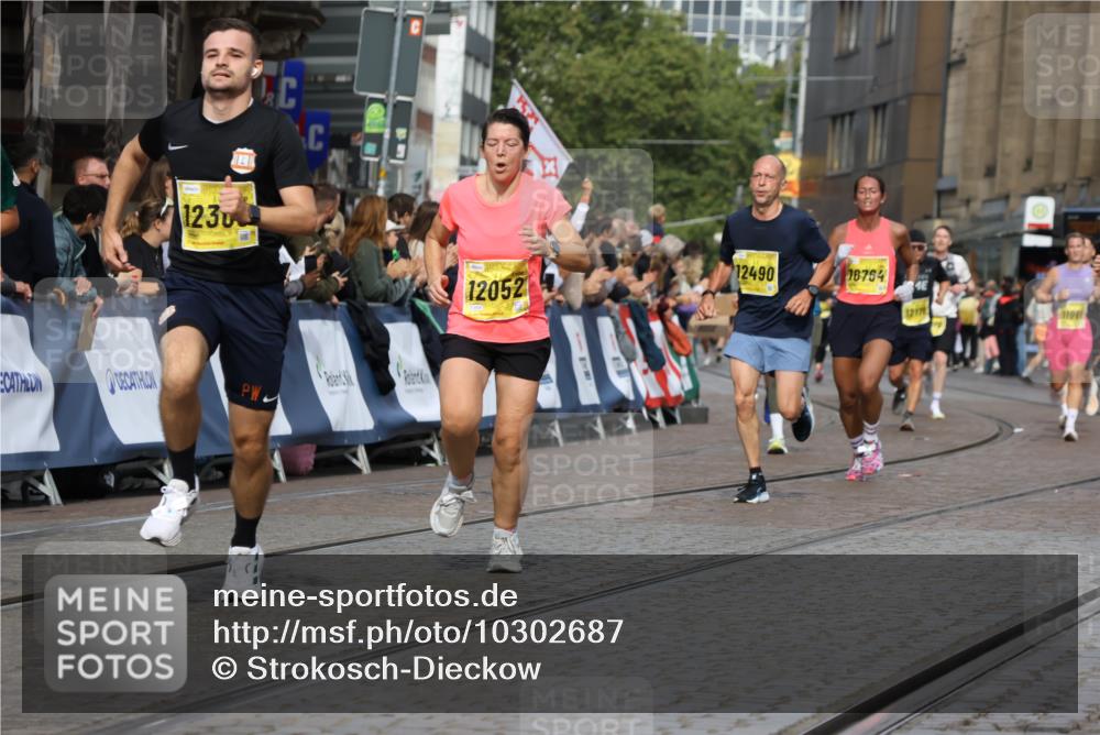 13.09.2026 - 21. swb-Marathon Bremen Strokosch-Dieckow http://msf.ph/oto/10302687 13.09.2026 10:50:48 Ziel 10170, 10233, 10525, 10840, 10923, 11220, 11276, 11497, 11499, 11622, 11664, 11680, 11742, 11774, 12045, 12078, 12309, 12447, 13562, 10200, 10537, 11087, 11170, 11339, 11625, 11626, 12004, 12179, 12303, 12351, 12407, 12560 meine-sportfotos.de