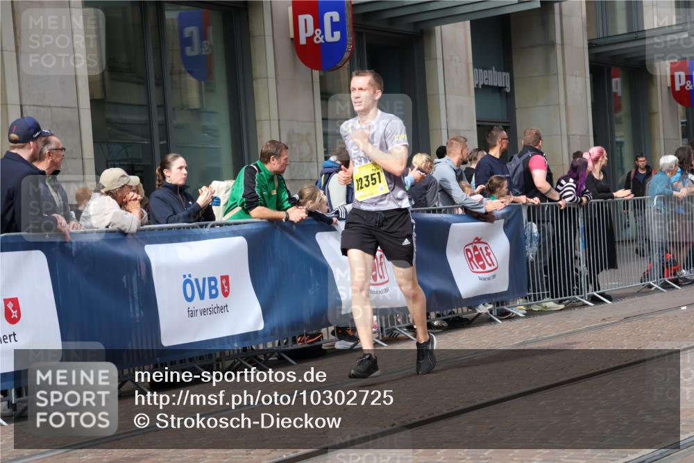 13.09.2026 - 21. swb-Marathon Bremen Strokosch-Dieckow http://msf.ph/oto/10302725 13.09.2026 10:50:49 Ziel 10200, 10471, 10515, 10537, 10808, 10887, 11087, 11339, 11503, 11537, 11625, 11626, 11801, 11973, 12004, 12051, 12133, 12303, 12351, 12407, 12552, 10267, 10537, 10764, 11076, 11170, 11220, 11276, 11664, 11742, 11753, 11774, 11961, 12052, 12070, 12179, 12309, 12488, 12560, 13544 meine-sportfotos.de