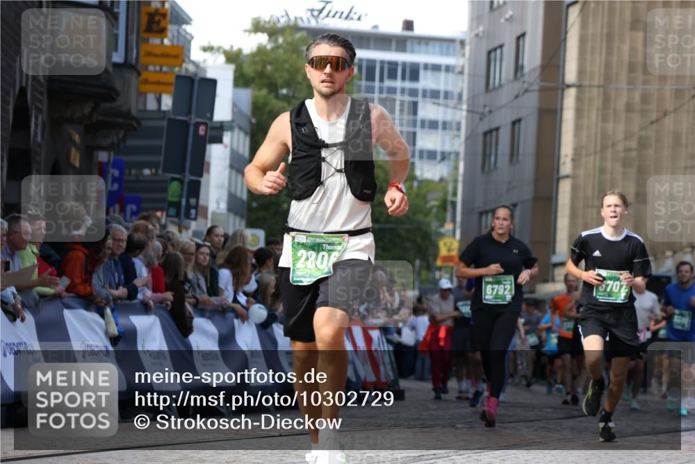 13.09.2026 - 21. swb-Marathon Bremen Strokosch-Dieckow http://msf.ph/oto/10302729 13.09.2026 13:22:41 Ziel 1601, 1933, 2499, 3855, 4204, 4211, 4697, 6621, 7625, 7917, 8447, 8574, 9668, 913, 1963, 2040, 2806, 3145, 3560, 6707, 6737, 6792, 8551, 8646 meine-sportfotos.de