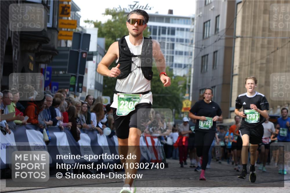 13.09.2026 - 21. swb-Marathon Bremen Strokosch-Dieckow http://msf.ph/oto/10302740 13.09.2026 13:22:41 Ziel 1601, 1933, 2499, 3855, 4204, 4211, 4697, 6621, 7625, 7917, 8447, 8574, 9668, 913, 1963, 2040, 2806, 3145, 3560, 6707, 6737, 6792, 8551, 8646 meine-sportfotos.de