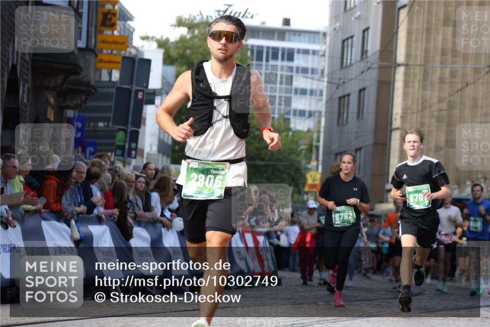 13.09.2026 - 21. swb-Marathon Bremen Strokosch-Dieckow http://msf.ph/oto/10302749 13.09.2026 13:22:41 Ziel 1601, 1933, 2499, 3855, 4204, 4211, 4697, 6621, 7625, 7917, 8447, 8574, 9668, 913, 1963, 2040, 2806, 3145, 3560, 6707, 6737, 6792, 8551, 8646 meine-sportfotos.de
