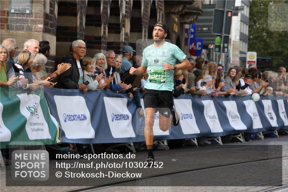 13.09.2026 - 21. swb-Marathon Bremen Strokosch-Dieckow http://msf.ph/oto/10302752 13.09.2026 12:53:46 Ziel 2352, 2670, 3080, 3606, 8081, 5160, 13212 meine-sportfotos.de