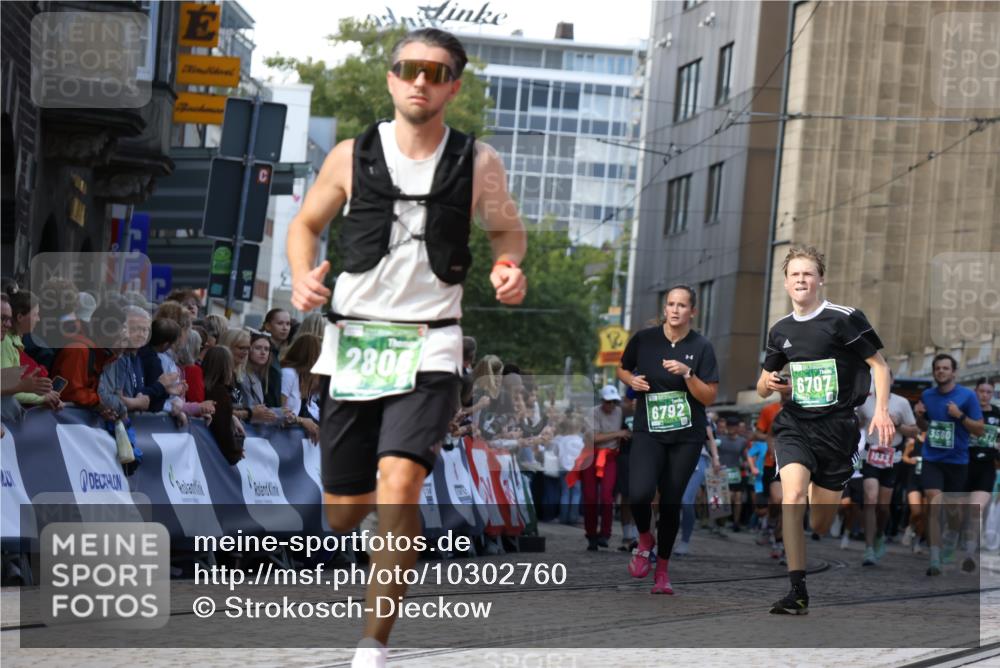 13.09.2026 - 21. swb-Marathon Bremen Strokosch-Dieckow http://msf.ph/oto/10302760 13.09.2026 13:22:41 Ziel 1601, 1933, 2499, 3855, 4204, 4211, 4697, 6621, 7625, 7917, 8447, 8574, 9668, 913, 1963, 2040, 2806, 3145, 3560, 6707, 6737, 6792, 8551, 8646 meine-sportfotos.de
