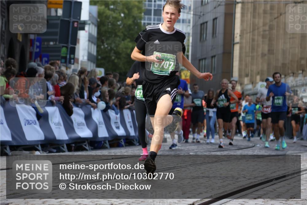 13.09.2026 - 21. swb-Marathon Bremen Strokosch-Dieckow http://msf.ph/oto/10302770 13.09.2026 13:22:43 Ziel 1601, 1933, 2481, 2499, 3855, 4204, 4211, 4697, 6621, 6891, 8447, 8574, 9668, 913, 1963, 2040, 3145, 3560, 6707, 6737, 6792, 8377, 8646 meine-sportfotos.de