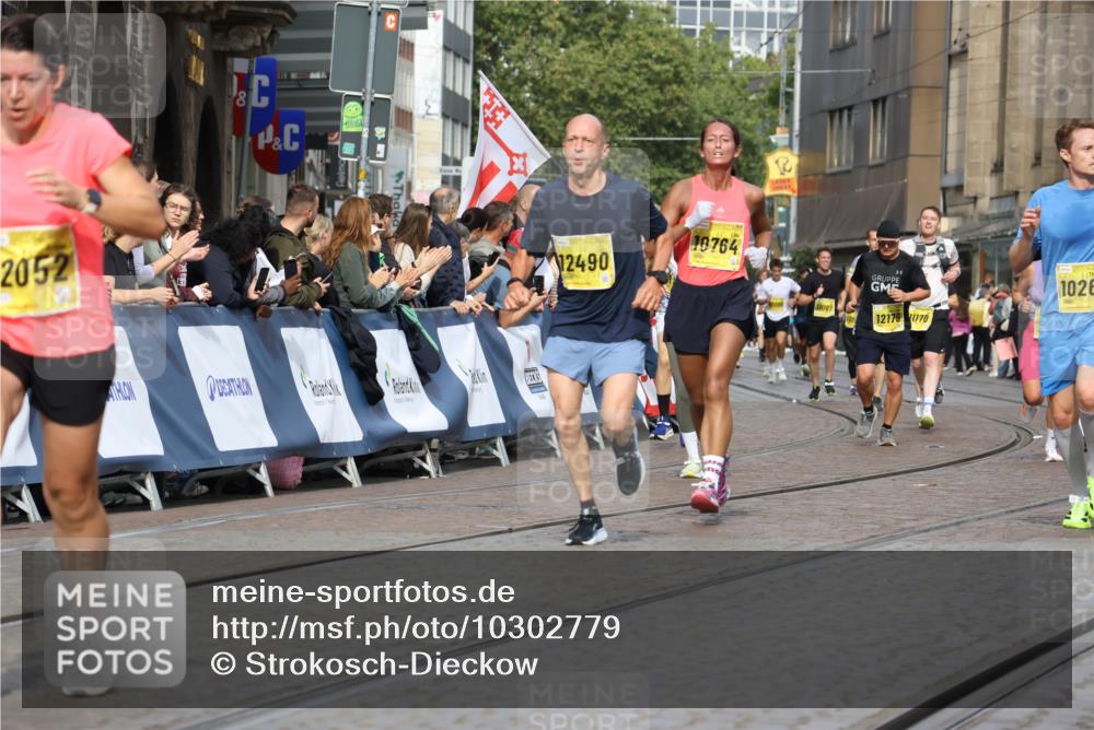 13.09.2026 - 21. swb-Marathon Bremen Strokosch-Dieckow http://msf.ph/oto/10302779 13.09.2026 10:50:50 Ziel 10170, 10233, 10525, 10840, 10923, 11220, 11276, 11622, 11664, 11680, 11742, 11774, 12045, 12052, 12078, 12309, 12447, 13562, 10200, 10537, 11087, 11170, 11339, 11625, 11626, 12004, 12179, 12303, 12351, 12407 meine-sportfotos.de