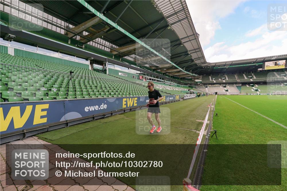 13.09.2026 - 21. swb-Marathon Bremen Michael Burmester http://msf.ph/oto/10302780 13.09.2026 12:38:10 Laufen im Stadion 277, 346, 466, 658, 895, 901, 1090, 1118, 1248, 1320, 1323, 1385, 1472, 1485, 1583, 1587, 1604, 1754, 1911, 2073, 2141, 2352, 2585, 2670, 3080, 3606, 3617, 5160, 5163, 6112, 7244, 7650, 8077, 8081, 8729, 9399, 9522, 9617, 250, 272, 299, 525, 919, 1089, 1212, 1875, 2072 meine-sportfotos.de