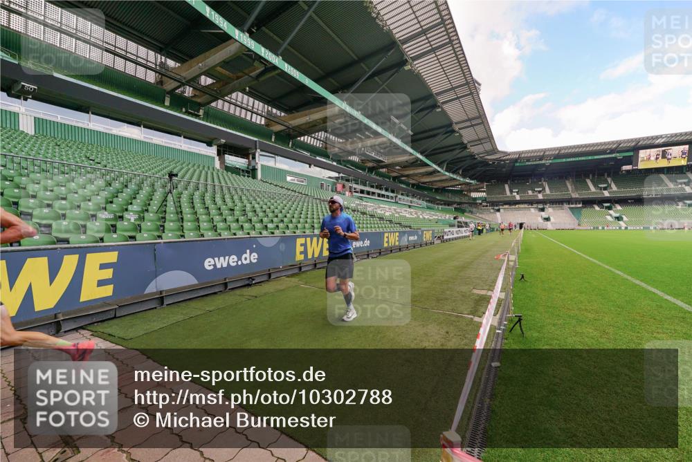 13.09.2026 - 21. swb-Marathon Bremen Michael Burmester http://msf.ph/oto/10302788 13.09.2026 12:38:32 Laufen im Stadion 277, 346, 466, 658, 895, 901, 1090, 1118, 1248, 1320, 1323, 1385, 1472, 1576, 1587, 1604, 1717, 1751, 1754, 1758, 1795, 1800, 1911, 2141, 2352, 2585, 2670, 3080, 3606, 5160, 5163, 5912, 6112, 7650, 8077, 8081, 8467, 8729, 9399, 9522, 9617, 250, 272, 299, 919, 1089, 1550, 1875, 4232, 7692 meine-sportfotos.de