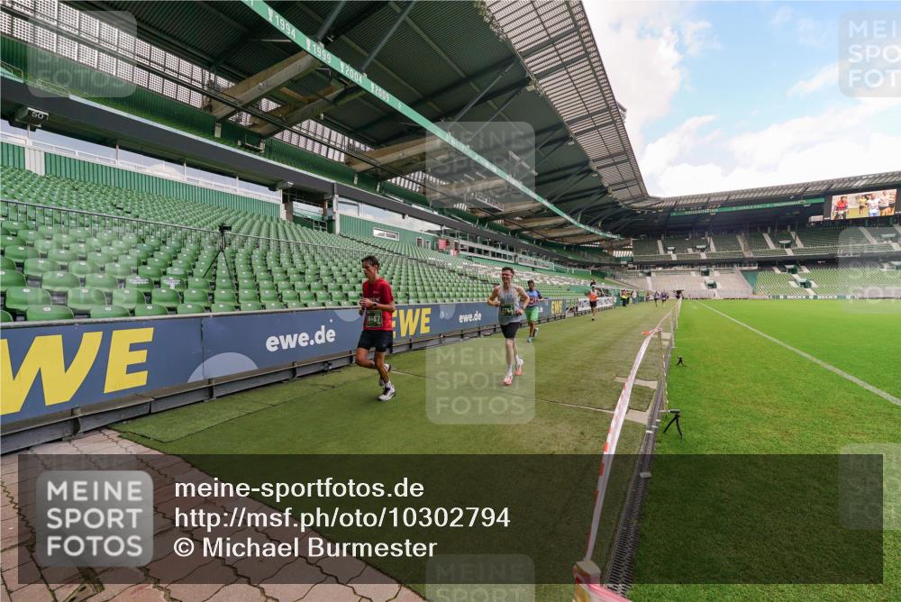 13.09.2026 - 21. swb-Marathon Bremen Michael Burmester http://msf.ph/oto/10302794 13.09.2026 12:38:43 Laufen im Stadion 277, 346, 466, 658, 807, 895, 901, 1090, 1118, 1248, 1320, 1323, 1472, 1576, 1587, 1604, 1717, 1751, 1754, 1758, 1795, 1800, 1911, 2049, 2099, 2141, 2352, 2585, 2670, 3080, 3606, 5160, 5163, 5912, 6112, 7650, 8077, 8081, 8467, 9399, 9522, 9617, 250, 272, 850, 919, 1089, 1550, 1875, 1993, 4232, 7692, 13033 meine-sportfotos.de