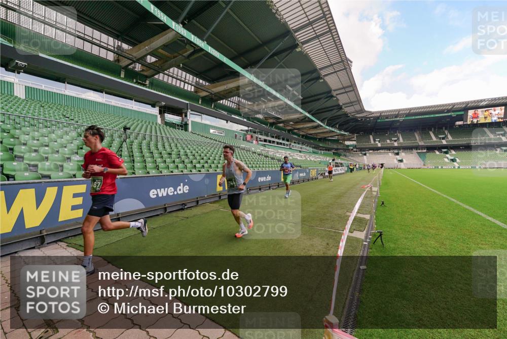 13.09.2026 - 21. swb-Marathon Bremen Michael Burmester http://msf.ph/oto/10302799 13.09.2026 12:38:44 Laufen im Stadion 277, 346, 466, 658, 807, 895, 901, 1090, 1118, 1248, 1320, 1323, 1472, 1576, 1587, 1604, 1717, 1751, 1754, 1758, 1795, 1800, 1911, 2049, 2099, 2141, 2352, 2585, 2670, 3080, 3606, 3744, 5160, 5163, 5912, 6112, 7650, 8077, 8081, 8467, 9399, 9522, 9617, 250, 272, 850, 1089, 1550, 1875, 1993, 4232, 7692, 13033 meine-sportfotos.de