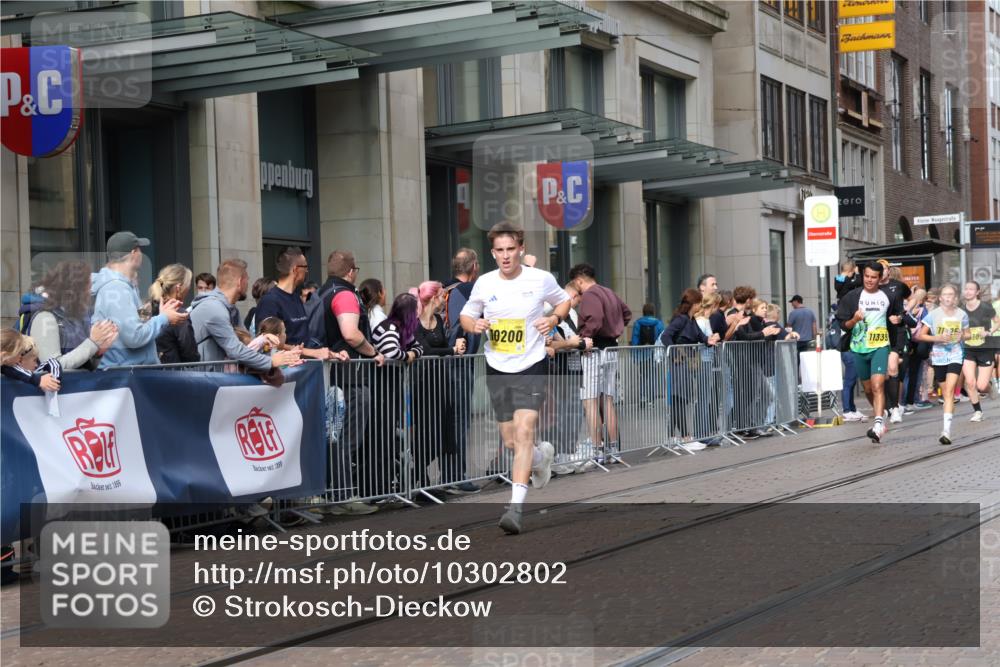 13.09.2026 - 21. swb-Marathon Bremen Strokosch-Dieckow http://msf.ph/oto/10302802 13.09.2026 10:50:55 Ziel 10381, 10471, 10515, 10808, 10825, 10887, 10984, 11339, 11503, 11537, 11625, 11626, 11801, 11973, 12051, 12133, 12303, 12407, 12548, 12552, 10200, 10267, 10537, 10764, 11076, 11087, 11170, 11220, 11753, 11774, 11961, 12004, 12052, 12070, 12179, 12309, 12351, 12407, 12488, 12560, 13544 meine-sportfotos.de