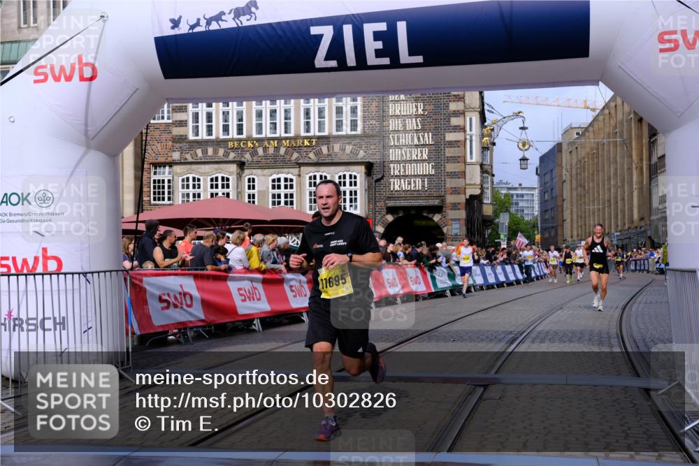 13.09.2026 - 21. swb-Marathon Bremen Tim E. http://msf.ph/oto/10302826 13.09.2026 10:45:34 Ziel 10143, 10214, 10398, 10866, 11020, 11396, 11478, 11695, 11835, 12054, 12475, 12534, 13591 meine-sportfotos.de