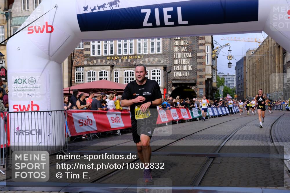 13.09.2026 - 21. swb-Marathon Bremen Tim E. http://msf.ph/oto/10302832 13.09.2026 10:45:34 Ziel 10143, 10214, 10398, 10866, 11020, 11396, 11478, 11695, 11835, 12054, 12475, 12534, 13591 meine-sportfotos.de