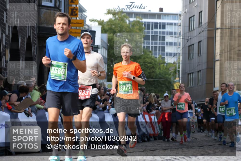 13.09.2026 - 21. swb-Marathon Bremen Strokosch-Dieckow http://msf.ph/oto/10302842 13.09.2026 13:22:52 Ziel 388, 1933, 2402, 2481, 2771, 3855, 4483, 4697, 6891, 7586, 8547, 8694, 9090, 9510, 1809, 1935, 1963, 2367, 2914, 3098, 3233, 3560, 5114, 7909, 8377, 8646, 8671, 8672, 8819, 8820, 9921 meine-sportfotos.de