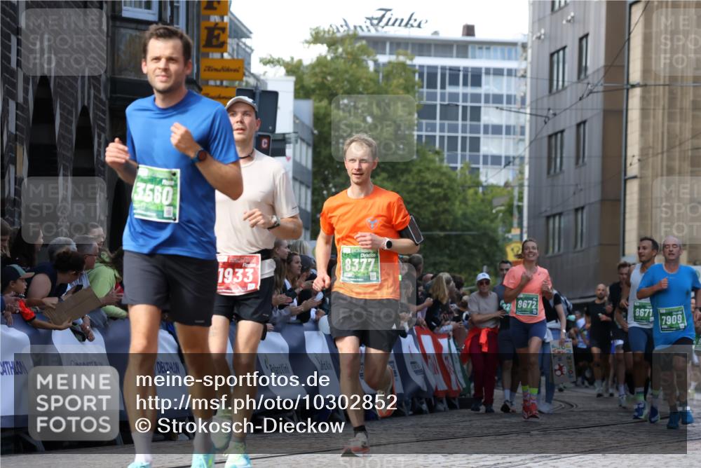 13.09.2026 - 21. swb-Marathon Bremen Strokosch-Dieckow http://msf.ph/oto/10302852 13.09.2026 13:22:52 Ziel 388, 1933, 2402, 2481, 2771, 3855, 4483, 4697, 6891, 7586, 8547, 8694, 9090, 9510, 1809, 1935, 1963, 2367, 2914, 3098, 3233, 3560, 5114, 7909, 8377, 8646, 8671, 8672, 8819, 8820, 9921 meine-sportfotos.de