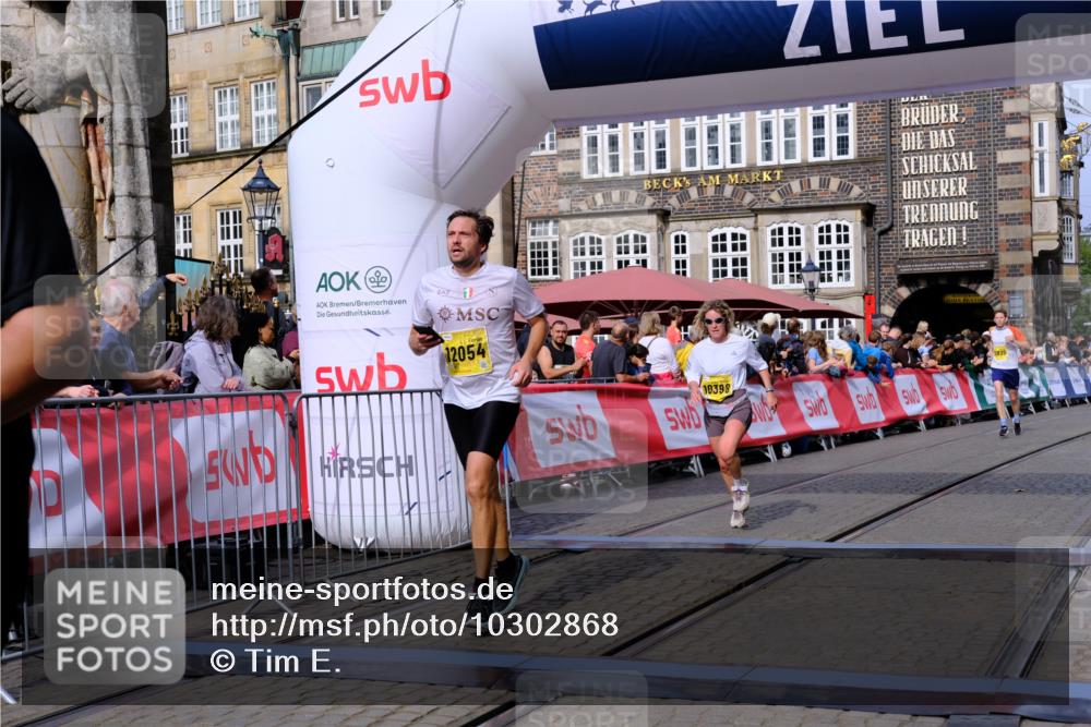 13.09.2026 - 21. swb-Marathon Bremen Tim E. http://msf.ph/oto/10302868 13.09.2026 10:45:35 Ziel 10143, 10214, 10318, 10398, 10866, 11020, 11396, 11478, 11695, 11835, 12054, 12475, 12534 meine-sportfotos.de