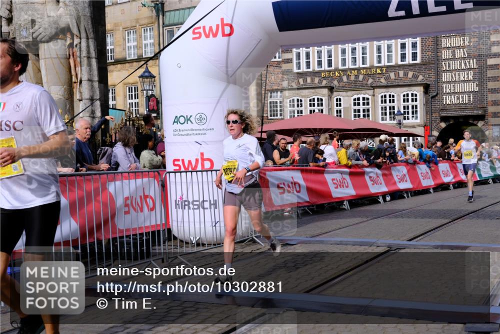 13.09.2026 - 21. swb-Marathon Bremen Tim E. http://msf.ph/oto/10302881 13.09.2026 10:45:37 Ziel 10143, 10318, 10398, 10866, 11020, 11232, 11396, 11478, 11695, 11835, 12054, 12475, 12534 meine-sportfotos.de