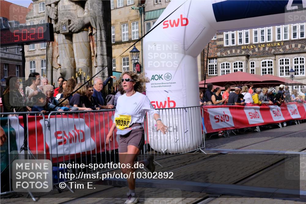 13.09.2026 - 21. swb-Marathon Bremen Tim E. http://msf.ph/oto/10302892 13.09.2026 10:45:37 Ziel 10143, 10318, 10398, 10866, 11020, 11232, 11396, 11478, 11695, 11835, 12054, 12475, 12534 meine-sportfotos.de