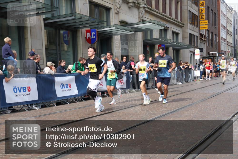 13.09.2026 - 21. swb-Marathon Bremen Strokosch-Dieckow http://msf.ph/oto/10302901 13.09.2026 10:50:59 Ziel 10381, 10471, 10515, 10544, 10763, 10808, 10825, 10862, 10887, 10984, 11339, 11503, 11537, 11801, 11973, 12051, 12133, 12424, 12548, 12552, 10200, 10267, 10537, 10764, 11076, 11087, 11170, 11339, 11625, 11626, 11753, 11961, 12004, 12052, 12070, 12179, 12303, 12351, 12407, 12488, 12560, 13544 meine-sportfotos.de