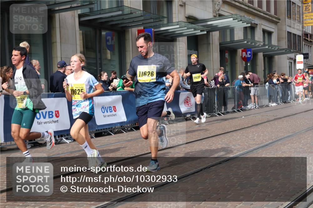 13.09.2026 - 21. swb-Marathon Bremen Strokosch-Dieckow http://msf.ph/oto/10302933 13.09.2026 10:51:01 Ziel 10334, 10381, 10471, 10515, 10544, 10763, 10808, 10825, 10862, 10887, 10984, 11145, 11503, 11537, 11801, 11973, 12051, 12133, 12424, 12548, 12552, 13631, 10200, 10267, 10537, 10764, 11076, 11087, 11170, 11339, 11625, 11626, 11753, 11961, 12004, 12070, 12179, 12303, 12351, 12407, 12488, 12560, 13544 meine-sportfotos.de
