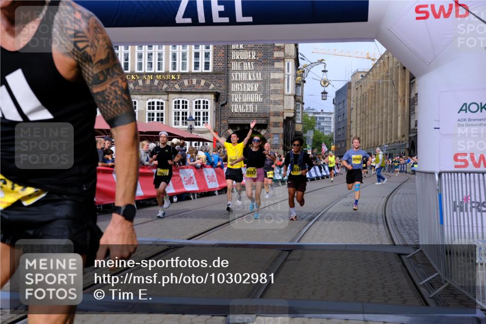 13.09.2026 - 21. swb-Marathon Bremen Tim E. http://msf.ph/oto/10302981 13.09.2026 10:45:45 Ziel 10318, 10352, 10398, 10536, 11088, 11209, 11232, 11478, 11695, 11749, 11835, 12054, 12290, 12355, 12475, 12534 meine-sportfotos.de