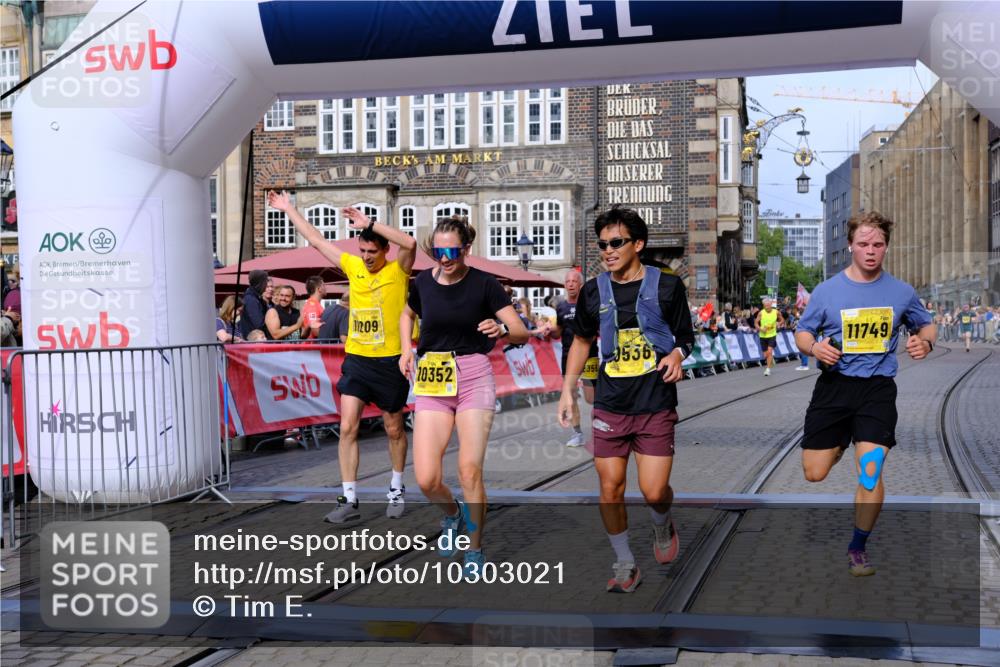 13.09.2026 - 21. swb-Marathon Bremen Tim E. http://msf.ph/oto/10303021 13.09.2026 10:45:47 Ziel 10318, 10352, 10398, 10536, 10541, 10583, 11088, 11209, 11232, 11478, 11749, 11835, 12054, 12290, 12355, 12475, 12534, 13628 meine-sportfotos.de
