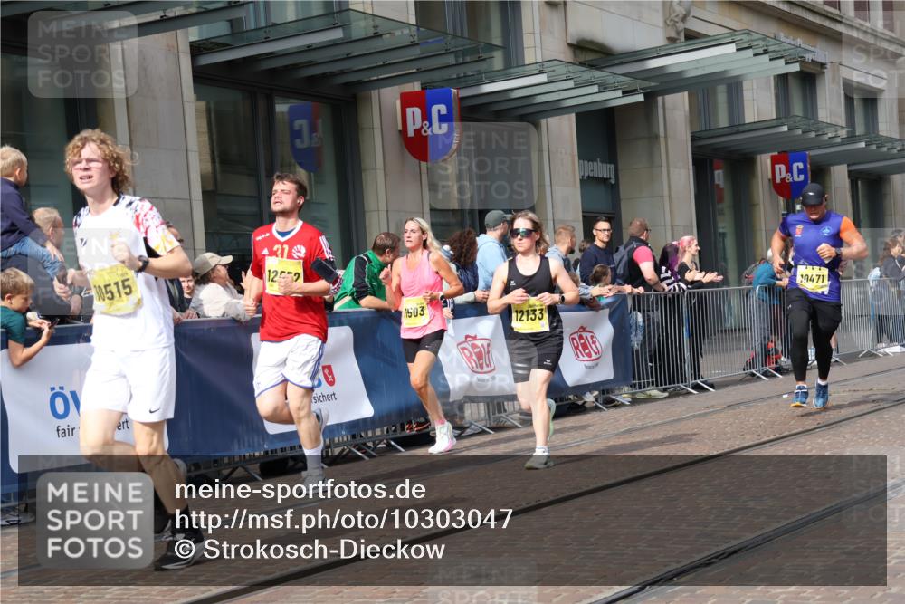 13.09.2026 - 21. swb-Marathon Bremen Strokosch-Dieckow http://msf.ph/oto/10303047 13.09.2026 10:51:07 Ziel 10334, 10381, 10471, 10515, 10544, 10763, 10825, 10862, 10887, 10984, 11145, 11503, 11787, 11801, 11973, 12051, 12133, 12424, 12548, 12552, 13631, 10200, 10471, 10515, 10537, 10808, 11076, 11087, 11170, 11339, 11537, 11625, 11626, 11801, 11961, 12004, 12070, 12179, 12303, 12351, 12407, 12560 meine-sportfotos.de
