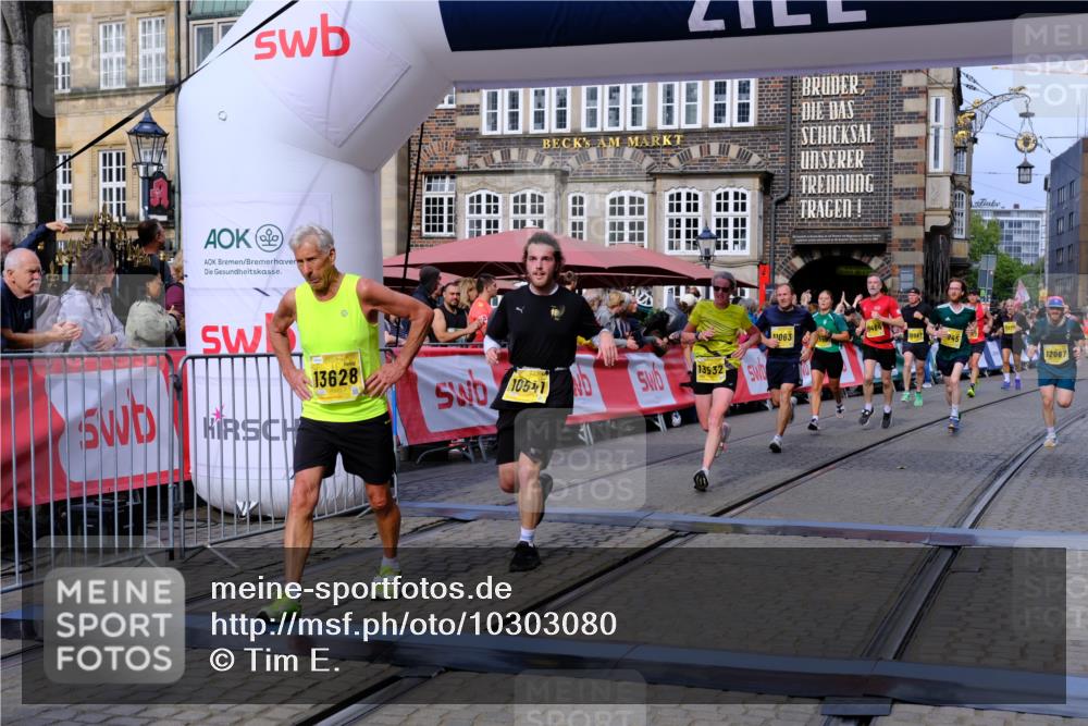 13.09.2026 - 21. swb-Marathon Bremen Tim E. http://msf.ph/oto/10303080 13.09.2026 10:45:56 Ziel 10352, 10464, 10536, 10541, 10583, 10987, 11015, 11063, 11088, 11209, 11232, 11279, 11559, 11749, 11762, 11845, 12087, 12290, 12355, 13532, 13595, 13628 meine-sportfotos.de