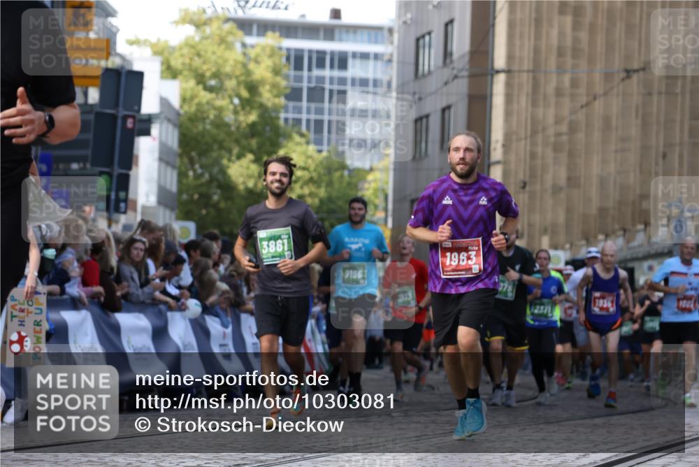 13.09.2026 - 21. swb-Marathon Bremen Strokosch-Dieckow http://msf.ph/oto/10303081 13.09.2026 13:23:19 Ziel 1809, 1935, 1963, 2040, 2367, 2827, 2914, 2961, 3098, 3145, 3233, 3560, 5114, 6737, 7909, 8304, 8377, 8646, 8671, 8672, 8787, 8819, 8820, 9921, 672, 2371, 2409, 3078, 3138, 3173, 3531, 3861, 3939, 6848, 6923, 8560, 8863, 9088, 9196, 9436 meine-sportfotos.de