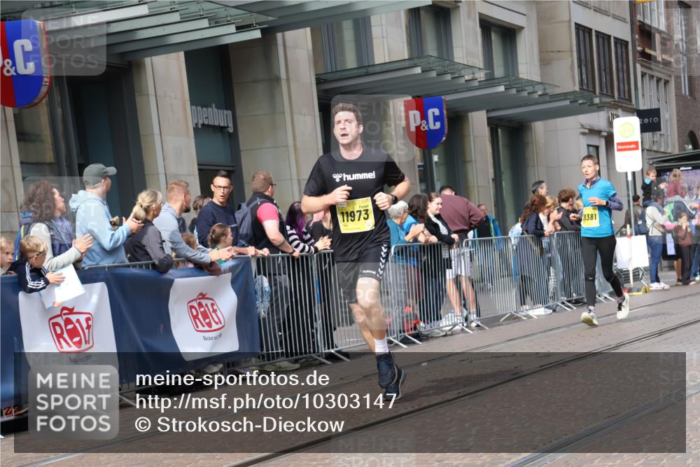 13.09.2026 - 21. swb-Marathon Bremen Strokosch-Dieckow http://msf.ph/oto/10303147 13.09.2026 10:51:12 Ziel 10334, 10348, 10381, 10544, 10763, 10825, 10862, 10887, 10984, 11145, 11787, 12051, 12329, 12424, 12548, 13631, 10200, 10471, 10515, 10537, 10808, 11087, 11170, 11339, 11503, 11537, 11625, 11626, 11801, 11973, 12004, 12133, 12179, 12303, 12351, 12407, 12552 meine-sportfotos.de