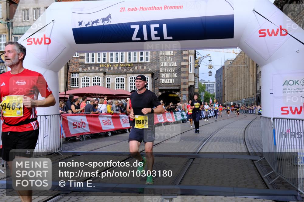 13.09.2026 - 21. swb-Marathon Bremen Tim E. http://msf.ph/oto/10303180 13.09.2026 10:46:00 Ziel 10464, 10541, 10583, 10987, 11015, 11063, 11279, 11559, 11762, 11845, 12033, 12069, 12087, 12290, 12355, 13532, 13595, 13628 meine-sportfotos.de