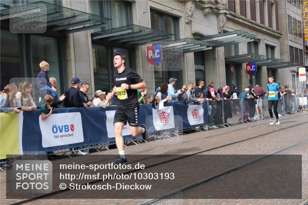 13.09.2026 - 21. swb-Marathon Bremen Strokosch-Dieckow http://msf.ph/oto/10303193 13.09.2026 10:51:13 Ziel 10334, 10348, 10381, 10467, 10544, 10763, 10825, 10862, 10887, 10984, 11145, 11273, 11787, 12051, 12329, 12424, 12548, 13631, 10200, 10471, 10515, 10537, 10808, 11087, 11339, 11503, 11537, 11625, 11626, 11801, 11973, 12004, 12051, 12133, 12303, 12351, 12407, 12552 meine-sportfotos.de
