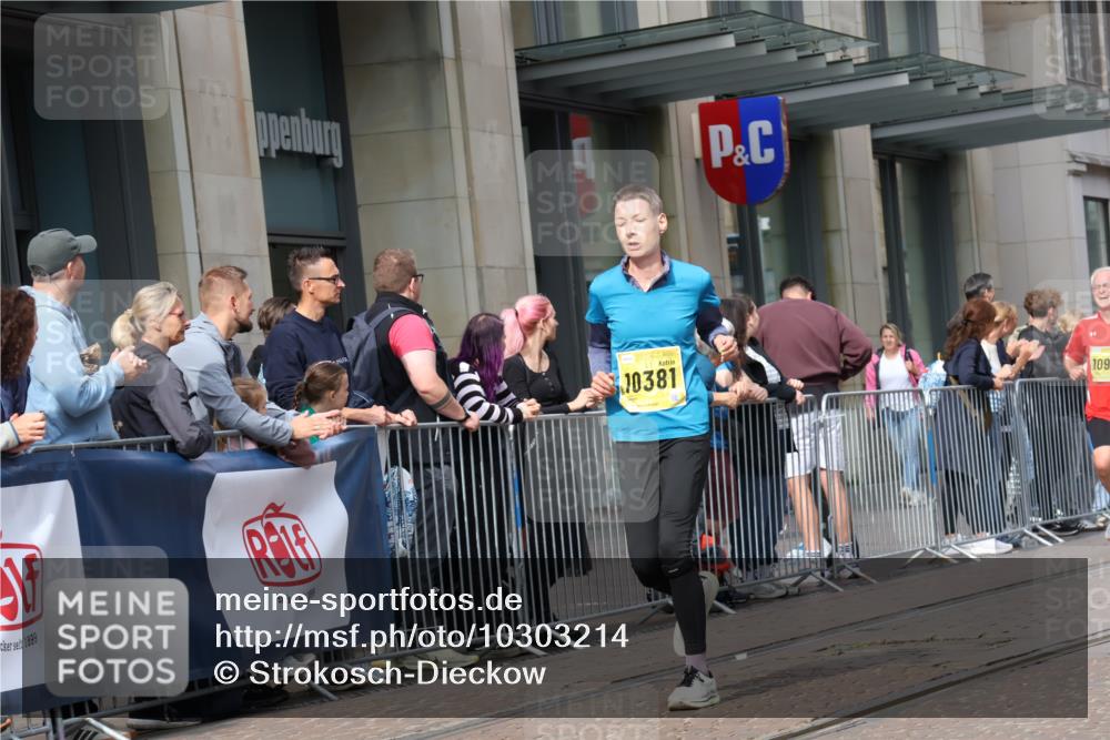 13.09.2026 - 21. swb-Marathon Bremen Strokosch-Dieckow http://msf.ph/oto/10303214 13.09.2026 10:51:14 Ziel 10162, 10281, 10334, 10348, 10381, 10467, 10544, 10763, 10825, 10862, 10887, 10984, 11145, 11273, 11787, 12329, 12424, 12548, 13631, 10200, 10471, 10515, 10537, 10808, 10887, 11087, 11339, 11503, 11537, 11625, 11626, 11801, 11973, 12004, 12051, 12133, 12303, 12351, 12407, 12552 meine-sportfotos.de