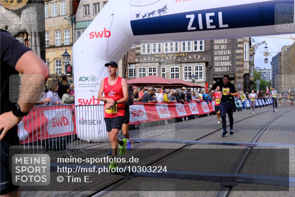 13.09.2026 - 21. swb-Marathon Bremen Tim E. http://msf.ph/oto/10303224 13.09.2026 10:46:02 Ziel 10464, 10541, 10583, 10987, 11015, 11063, 11279, 11559, 11762, 11845, 12033, 12069, 12087, 12290, 13532, 13595, 13628 meine-sportfotos.de