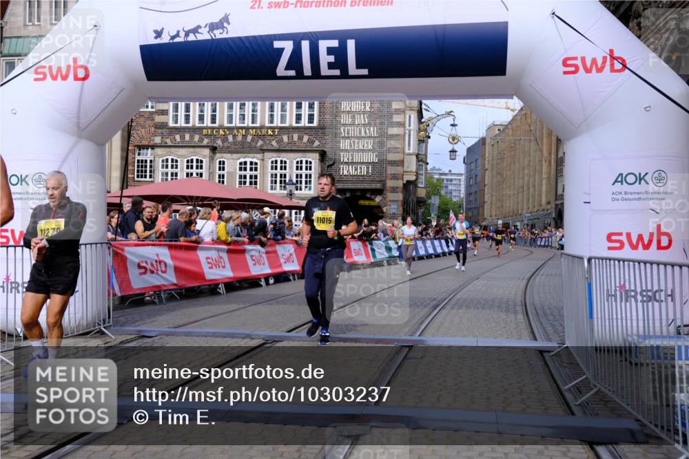 13.09.2026 - 21. swb-Marathon Bremen Tim E. http://msf.ph/oto/10303237 13.09.2026 10:46:03 Ziel 10436, 10464, 10541, 10583, 10987, 11015, 11063, 11279, 11559, 11762, 11845, 12033, 12069, 12087, 13532, 13595, 13628 meine-sportfotos.de